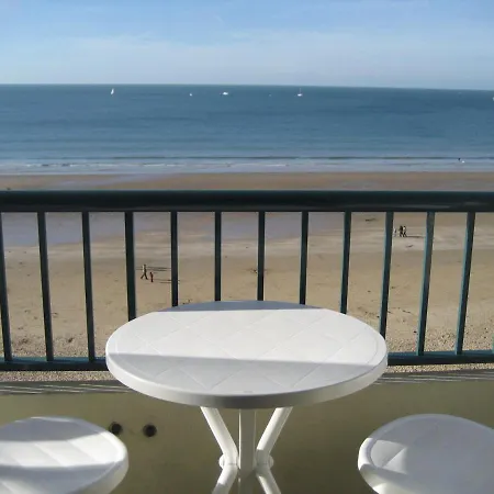 Renove Face Avec Balcon Au Centre Plage, Proche Commerces - D'olonne - Fr-1-92-748
