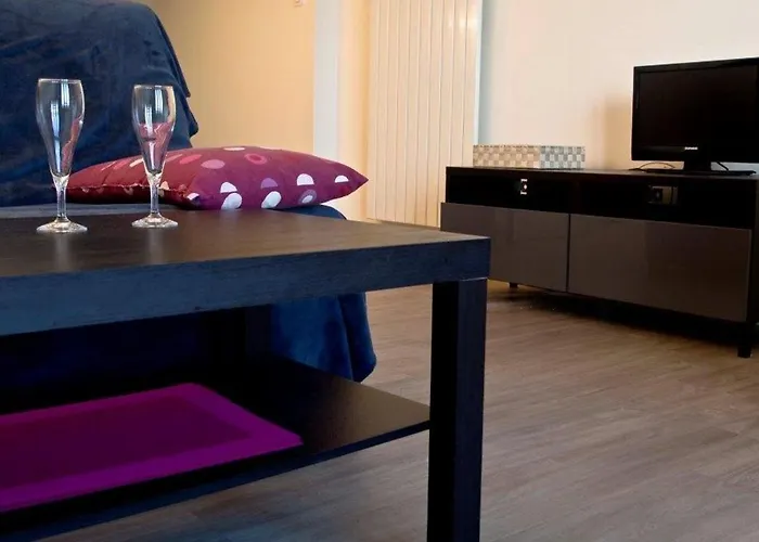 Appartement Renove Face Avec Balcon Au Centre Plage, Proche Commerces - D'olonne - Fr-1-92-748