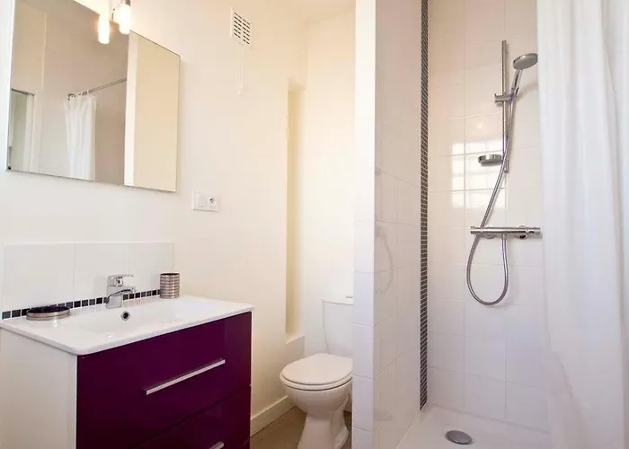 Renove Face Avec Balcon Au Centre Plage, Proche Commerces - D'olonne - Fr-1-92-748 Appartement