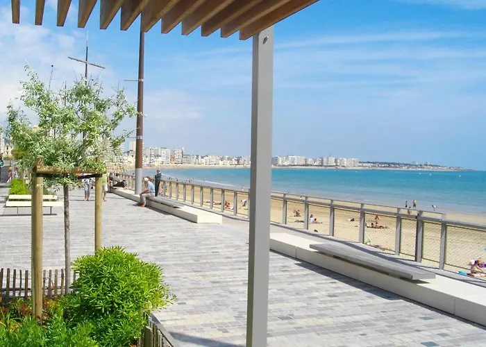 Renove Face Avec Balcon Au Centre Plage, Proche Commerces - D'olonne - Fr-1-92-748 Appartement