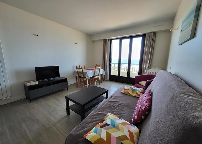 Renove Face Avec Balcon Au Centre Plage, Proche Commerces - D'olonne - Fr-1-92-748