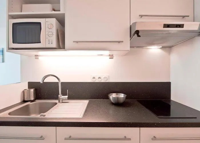 Renove Face Avec Balcon Au Centre Plage, Proche Commerces - D'olonne - Fr-1-92-748 شقة لي سابلِ دولونْ