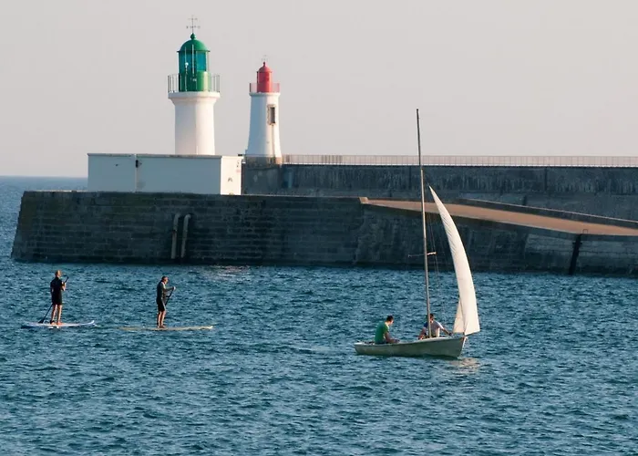 Renove Face Avec Balcon Au Centre Plage, Proche Commerces - D'olonne - Fr-1-92-748